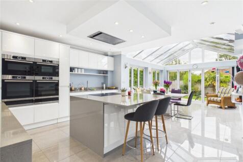 Kitchen / Dining