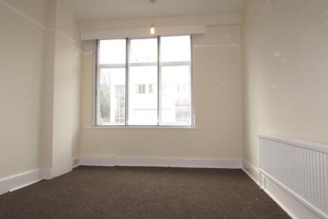 LARGE THREE BEDROOM TOWN CENTRE APARTMENT photo 3
