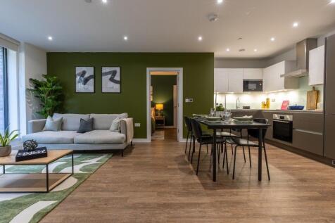 Beautifully designed 3 bedroom flat to rent in the heart of Walthomstow, E17 with access to premium amenities. Access to Victoria Line in just 1 min. Enquire Today