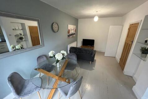 Room 1, Monks Park Avenue photo 3