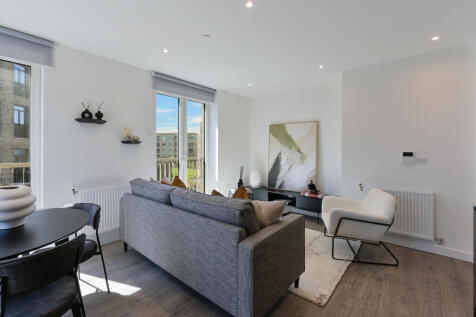 2-bed flat on Wolff House, Ridgeway Views, London, NW7, £2,250/mo