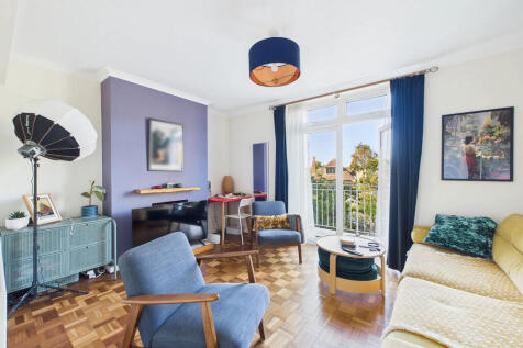 Lounge-shot._1760...