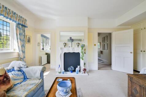 WALTON HEATH COTTAGE- (15).jpg