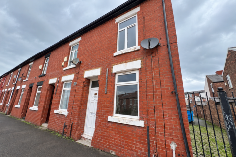 2-bed terraced on Radnor Street, Gorton. M18, £900/mo