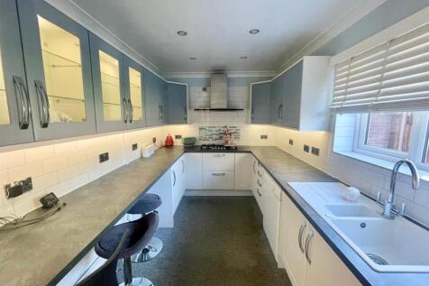 Kitchen 2.jpg