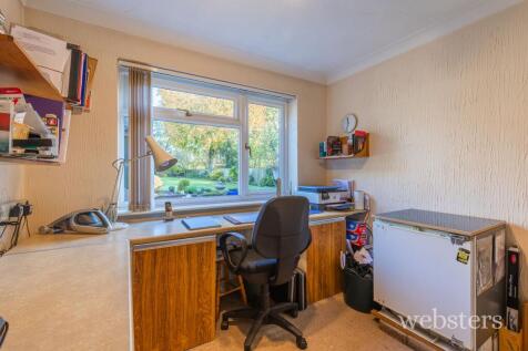 Study / Fifth Bedroom