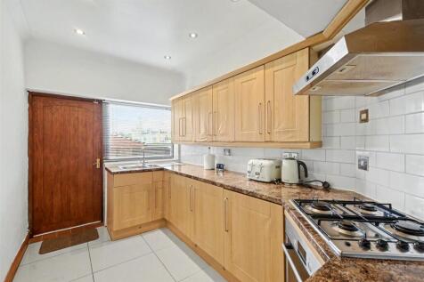 Kitchen_2.jpeg