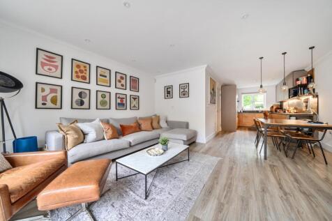 Penfold Close Reigate RH2 photo 2