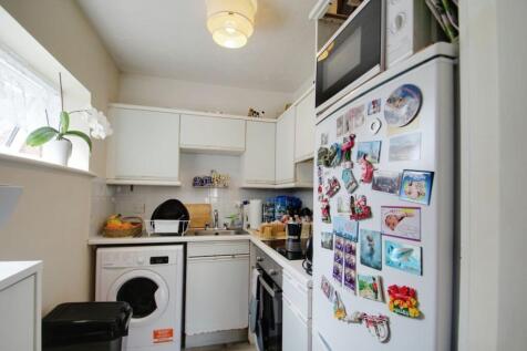 Knowles Close, Yiewsley, West Drayton, UB7 photo 4