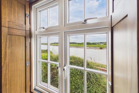 Apartment 10 Crown House, The Bridge, Stow Bridge, Norfolk photo 4