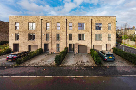 4 Bedroom House in G13 1FE