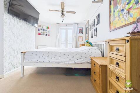 CAM01543G0-PR0151-STILL042