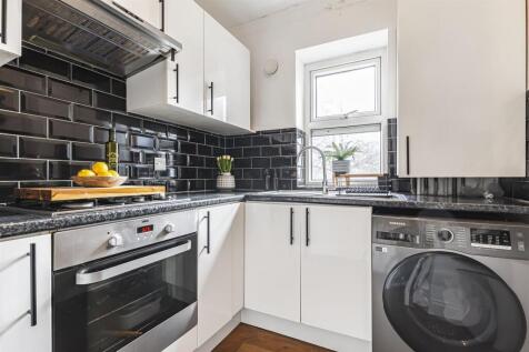 James_anderson-62_chertsey_court__9_.JPG