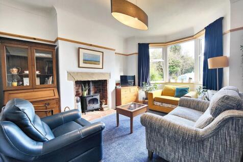 Stylish &amp; Bay Fronted