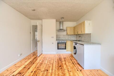Lounge &amp; kitchen