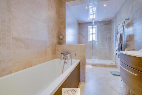 Bedroom 1- Ensuit...