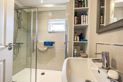 31 Tower Court - shower room