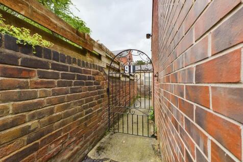CAM02745G0-PR0155-STILL014.jpg