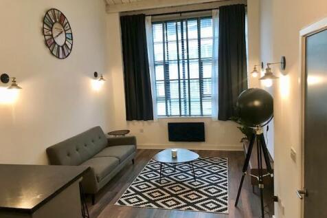Living Room Pic 1 (1).jpg