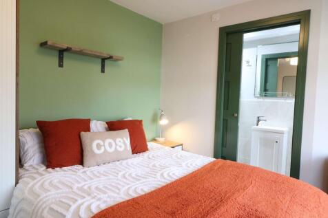 93 Waverly Avenue Room 1.JPG