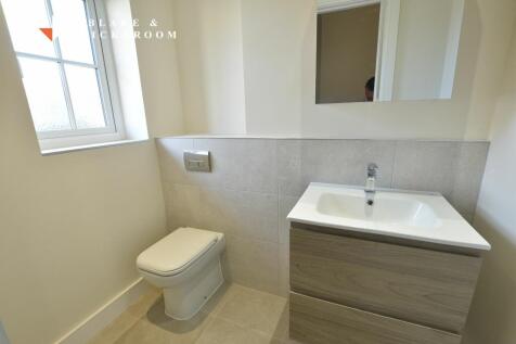 GROUND FLOOR CLOAKROOM