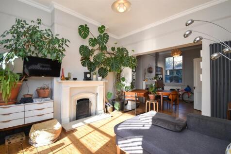 Living &amp; dining room
