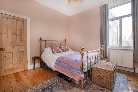 2 bed, 1 bath Maisonette in London - Photo 9