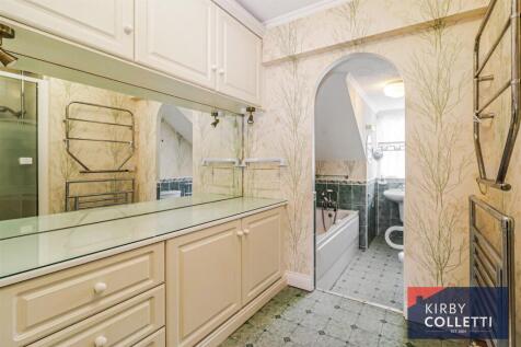 EN SUITE BATH/SHOWER ROOM