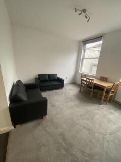Two bedroom flat close to amenities