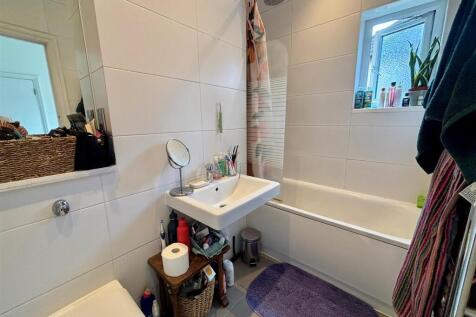 bathroom 1.jpg