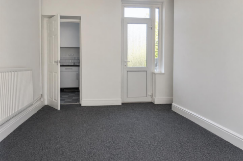 Rhiw Parc Road, Abertillery photo 4