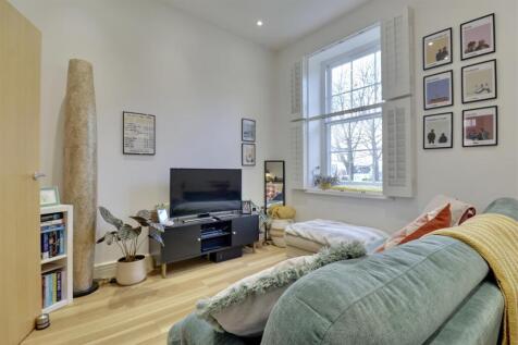 KITCHEN/LOUNGE/DINER