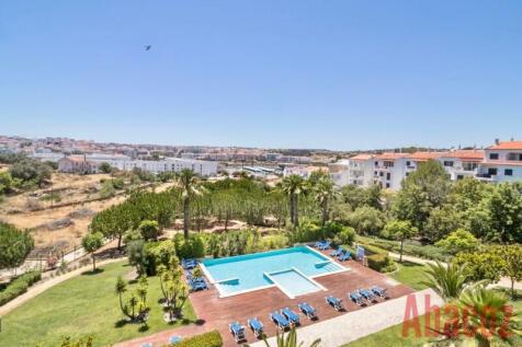 Pool Marina Village