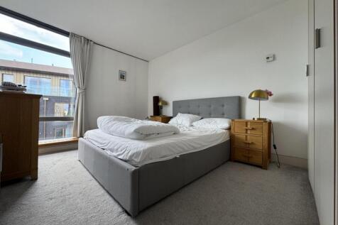 3 bed flat to rent Parliament View Apartments, Lo