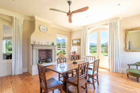 RIGHT WING-NORTH FACING DINING AREA