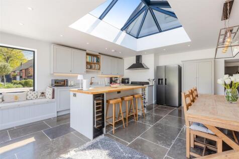 Kitchen/Dining/Living room