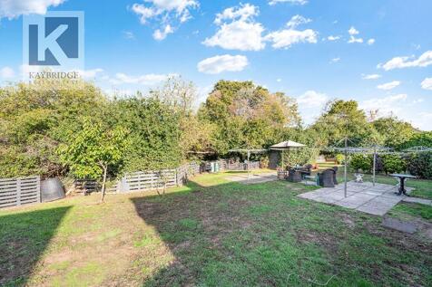 Scotts Farm Road, Epsom - KT19 9LN