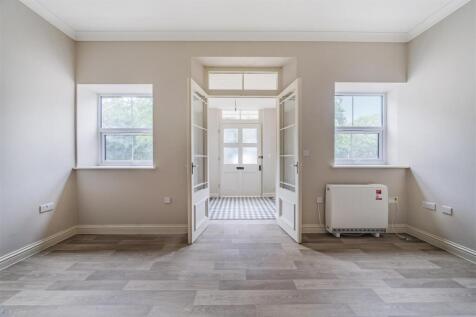 Entrance &amp; Living.jpg