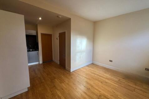 Lumley Road, Horley, RH6 photo 3