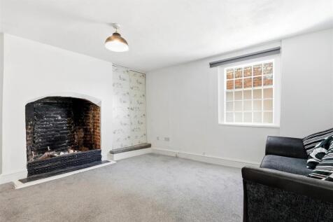 Flat 4 Market Hill 3.jpg