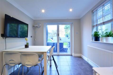 Plum Lane, London, SE18 photo 3