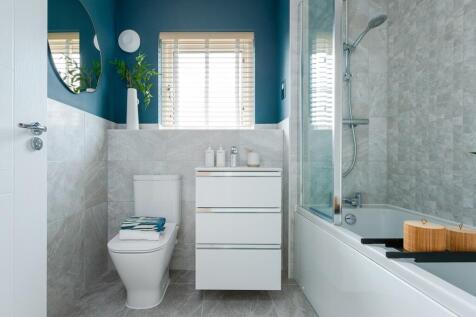 Contemporary family bathroom on the first floor