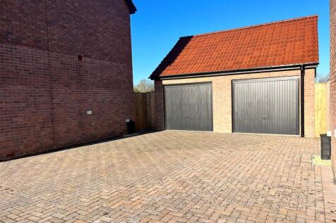 Double Garage and parking.jpg