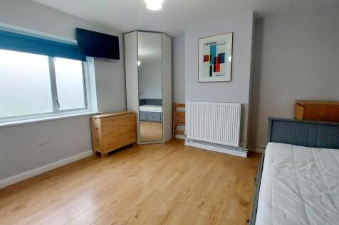 Sandringham Road, Pilgrims Hatch, Brentwood, CM15 photo 3