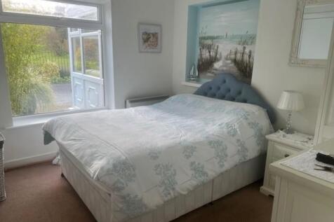 new pic bedroom Wern y Wylan.jpg