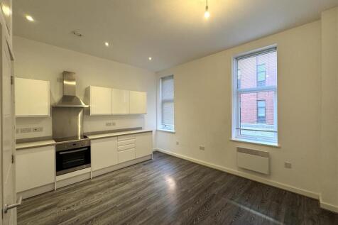 Living room pic 4.jpeg
