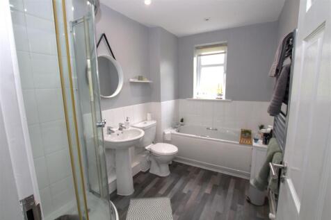 bathroom 2.jpg