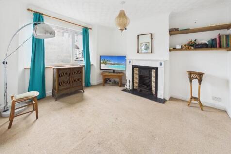 CAM01576G0-PR0374-STILL002.jpg