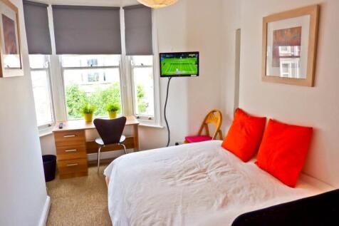 Bedroom 2, double room first floor front.jpg