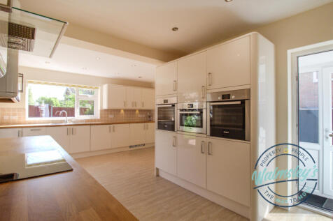 Impressive kitchen with side access to driveway